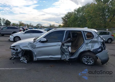 2016 BMW X3 xDrive28I z USA, uszkodzony, nr VIN 5UXWX9C5XG0D81773